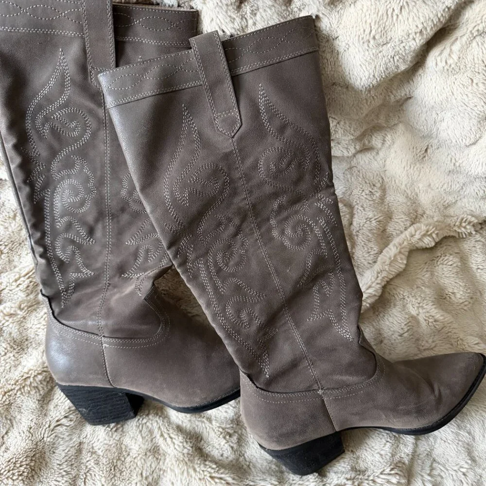 NWOT Vegan Leather Western Women's Calf Height Boots Gray White Stitch size 9 - Picture 5 of 8
